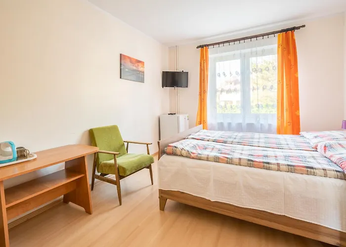 ホームステイ Ewa レバル